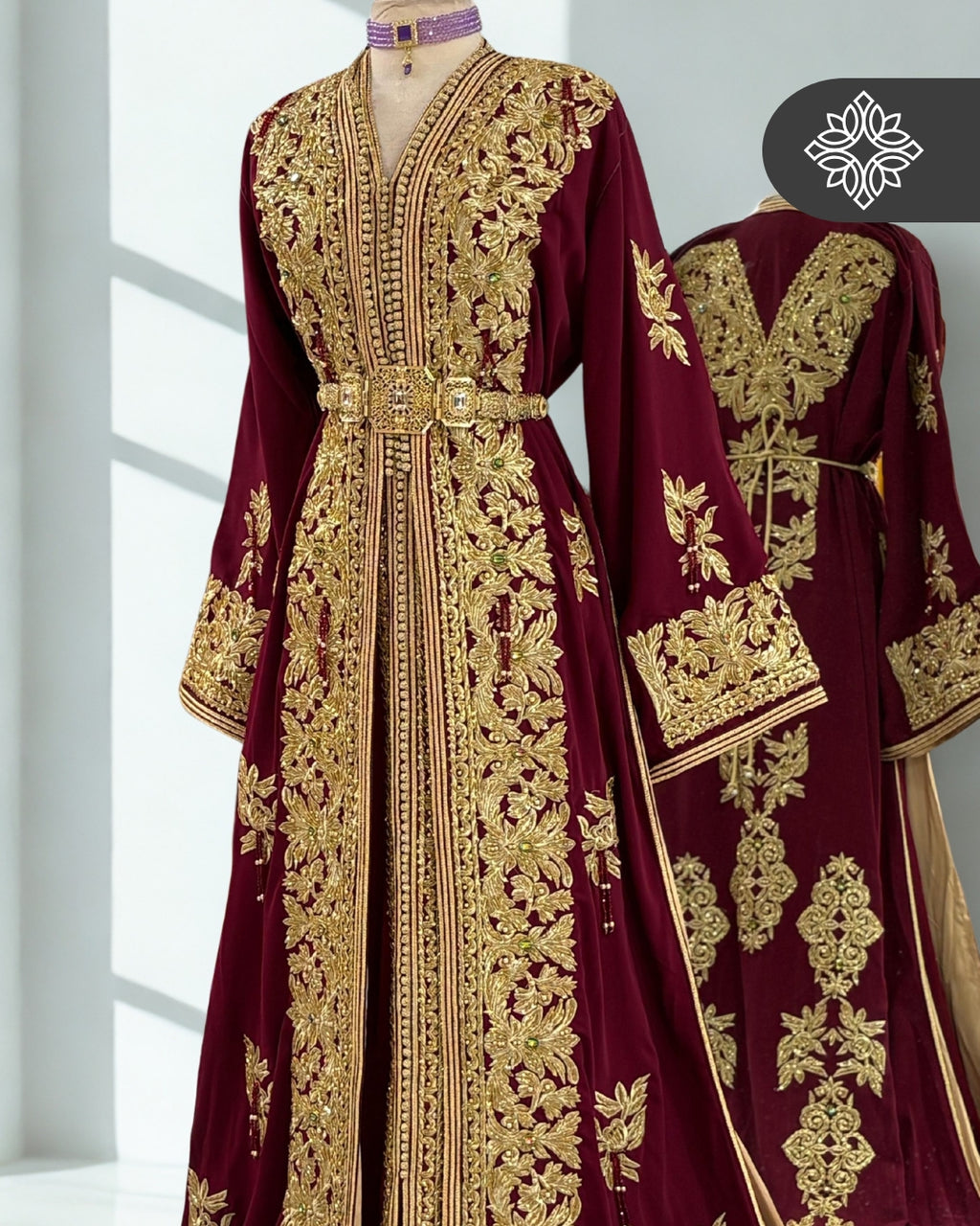 Caftan marocain deux pièces bordeaux | Broderies et pierres ton sur ton dorées | Takchita de luxe
