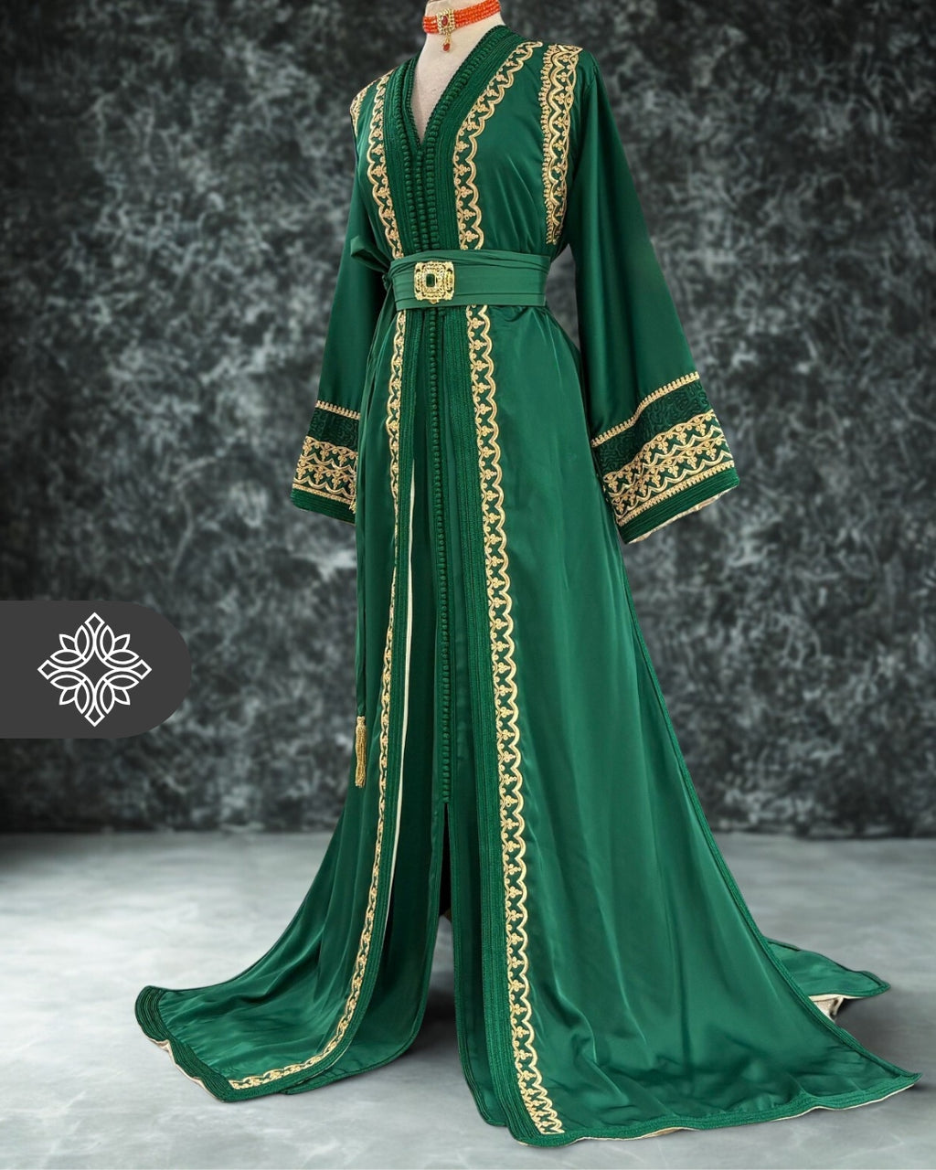 Takchita marocaine de luxe émeraude royale | Broderie ton sur ton dorée | Caftan deux pièces