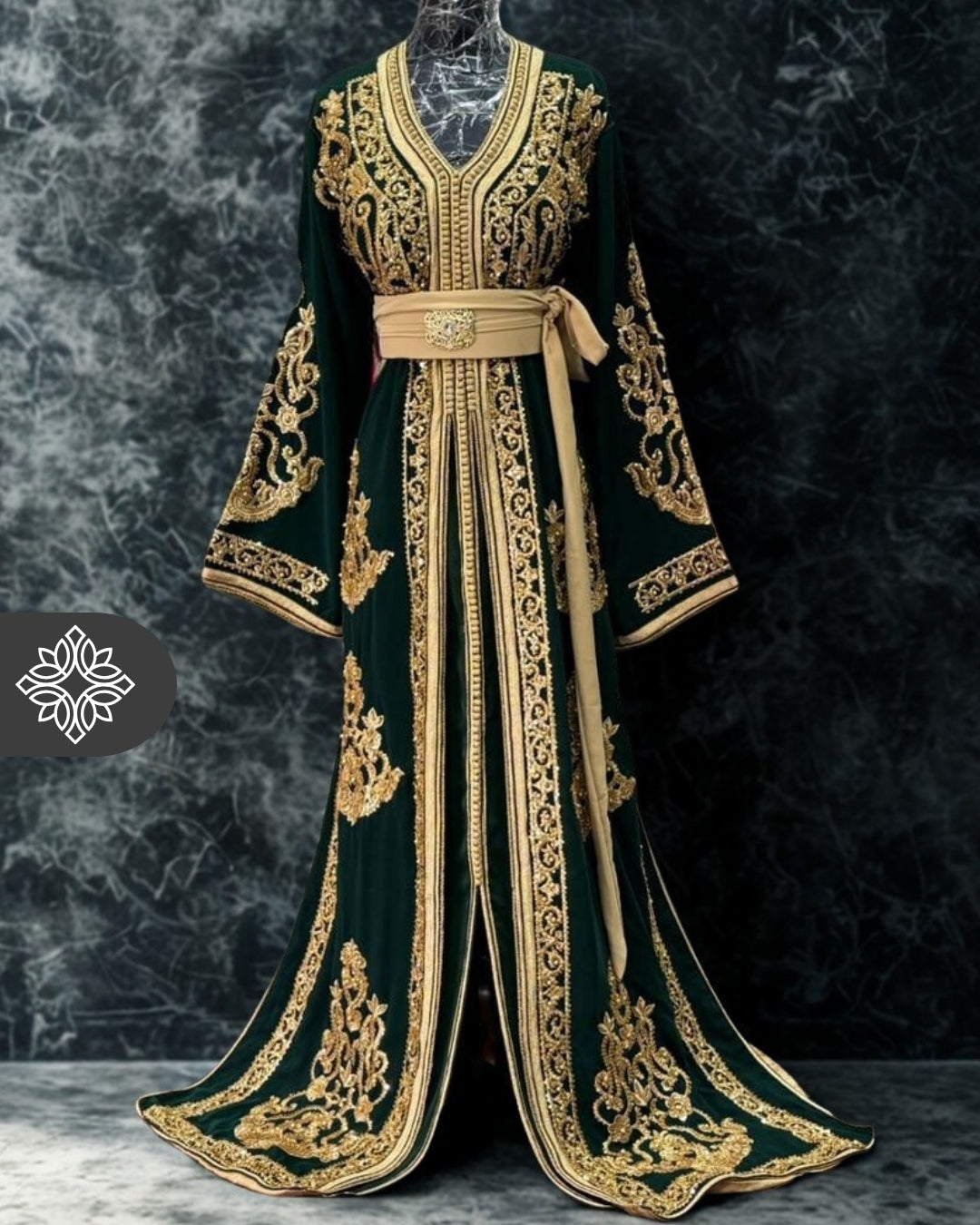 Takchita vert émeraude, héritage marocain | Broderie royale dorée | Caftan deux pièces haute couture