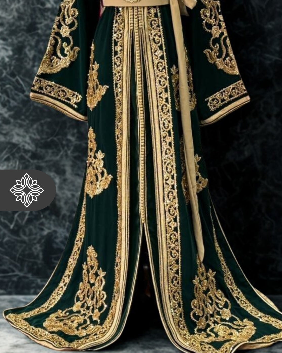 Takchita vert émeraude, héritage marocain | Broderie royale dorée | Caftan deux pièces haute couture