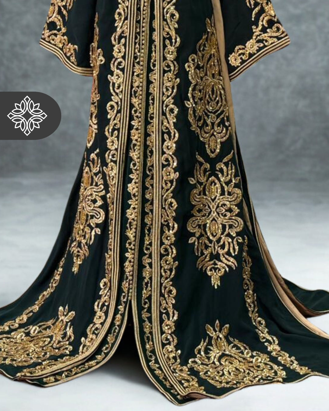 Kaftan marocain deux pièces Emerald Royal | Broderie tunnel dorée | Takchita de luxe