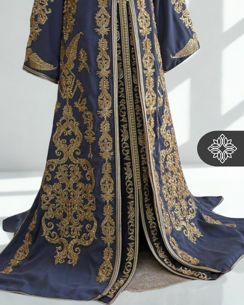 Takchita marocaine bleu royal | Caftan deux pièces haute couture | Broderie ton sur ton dorée