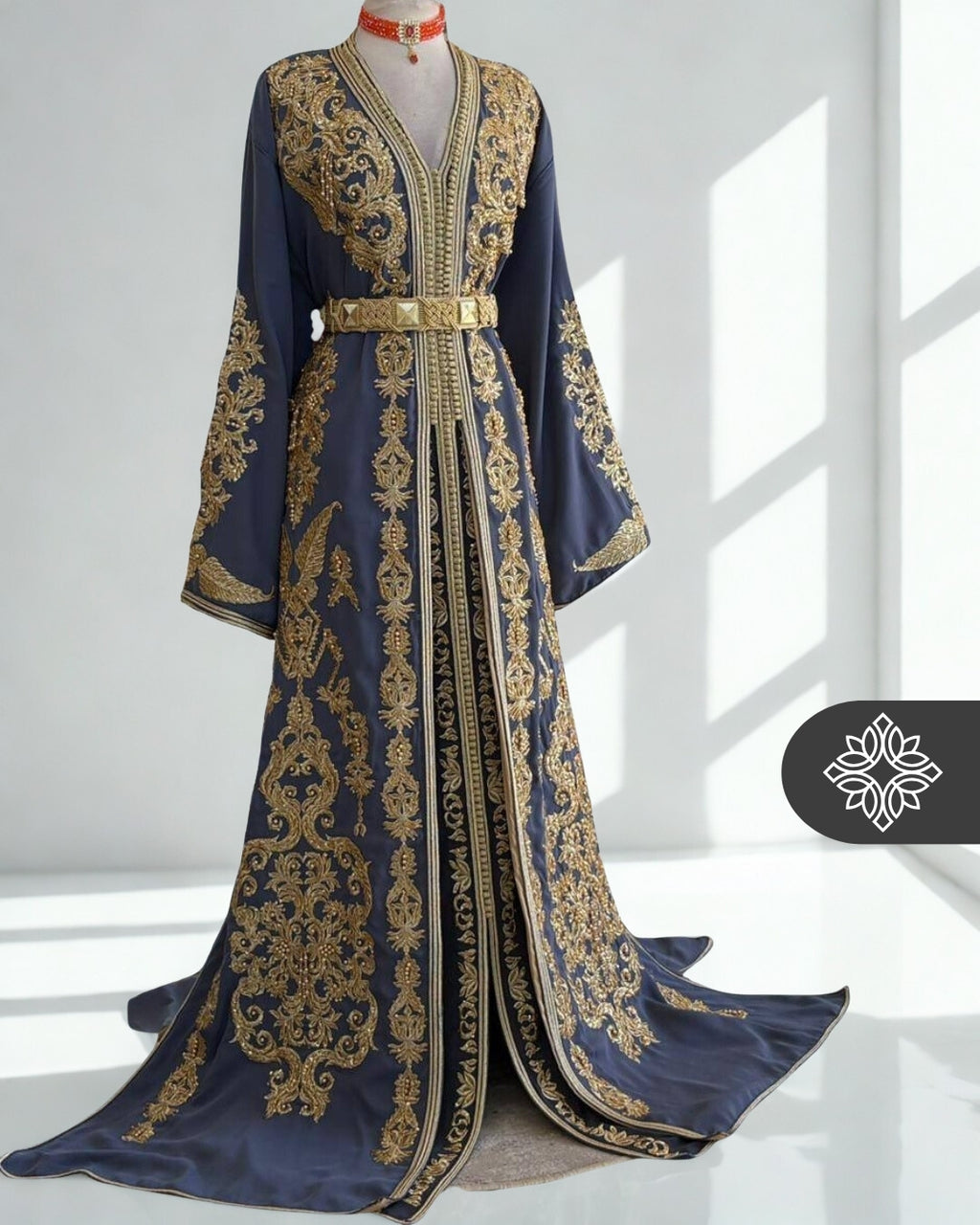 Takchita marocaine grise | Caftan deux pièces haute couture | Broderie ton sur ton dorée