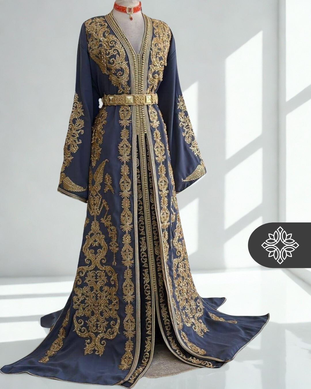 Takchita marocaine rouge royale | Caftan deux pièces haute couture | Broderie ton sur ton dorée