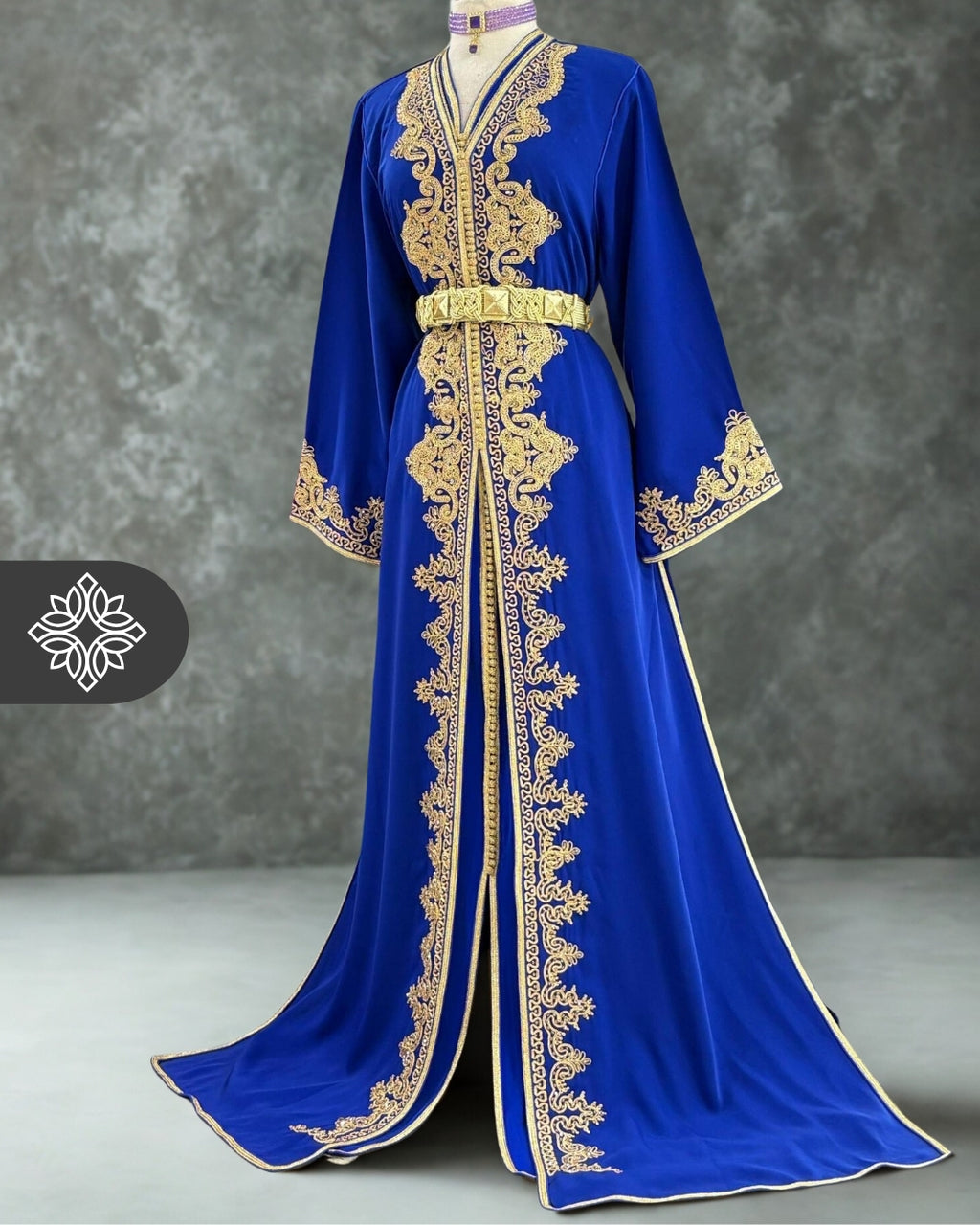 Takchita deux pièces bleu royal et or majestueux | Caftan marocain deux pièces de luxe