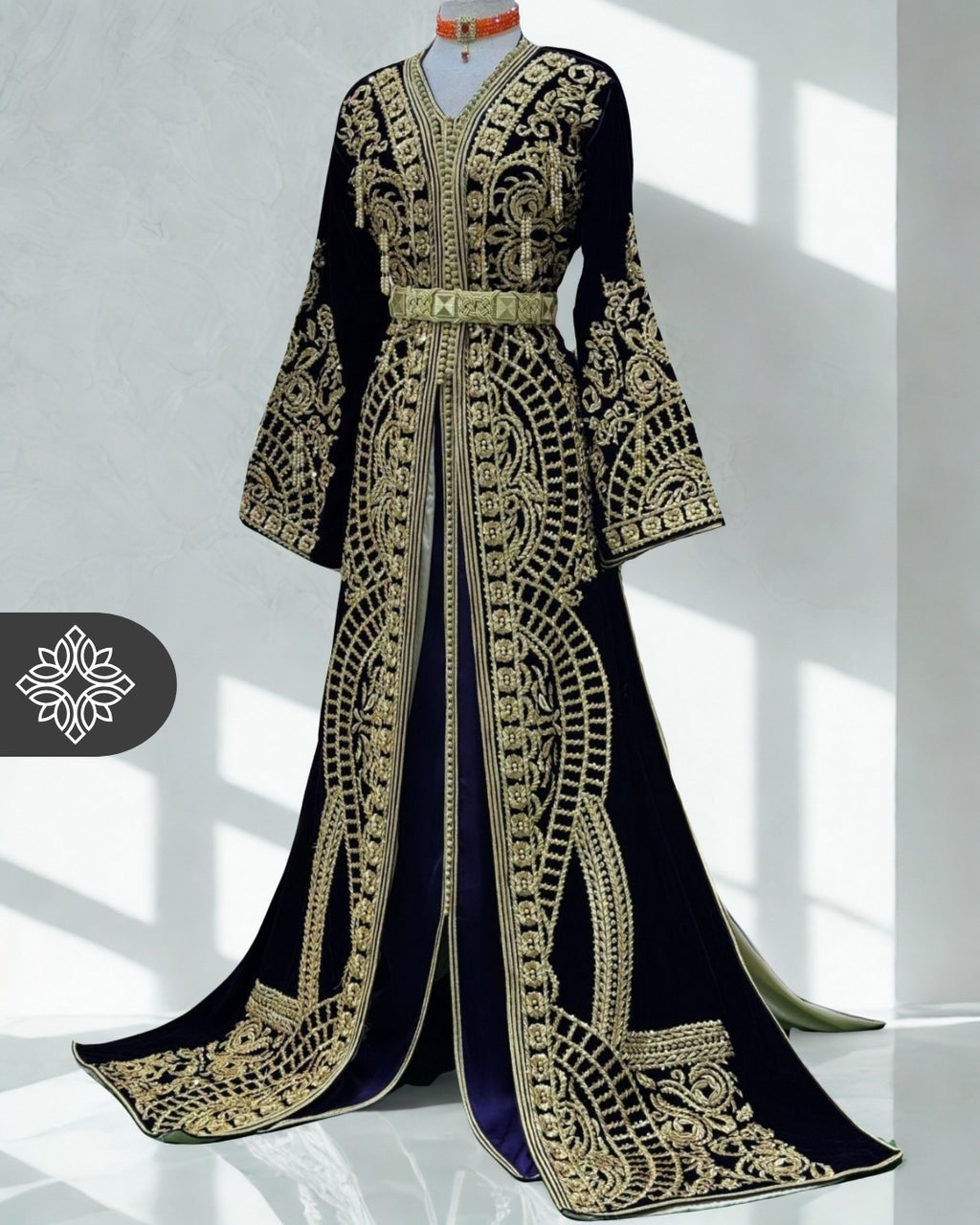 Caftan en velours noir et marine avec broderies dorées Takchita | Robe caftan
