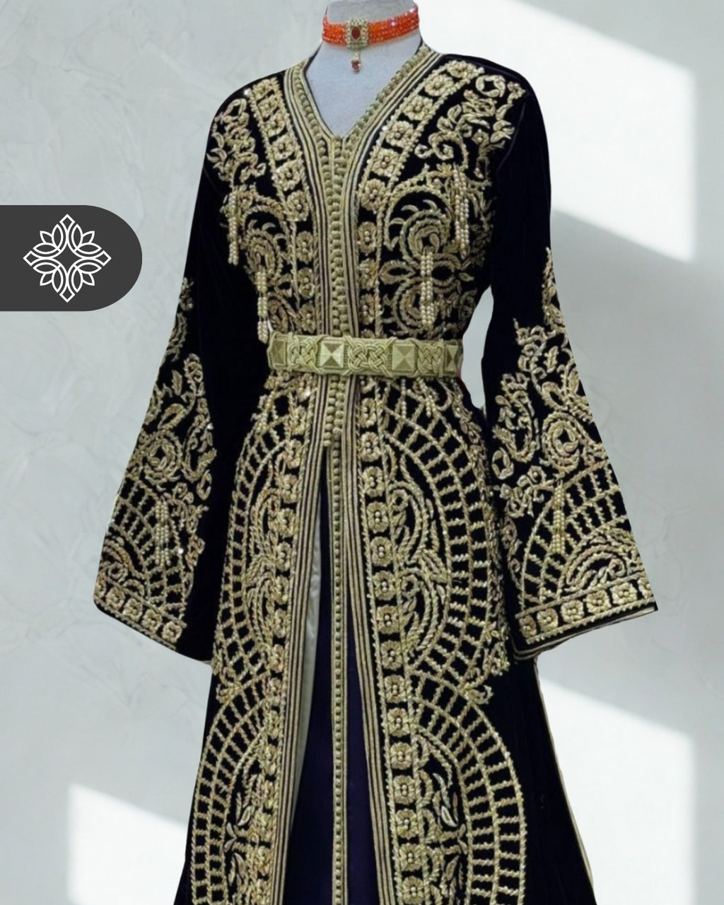 Caftan en velours noir et marine avec broderies dorées Takchita | Robe caftan