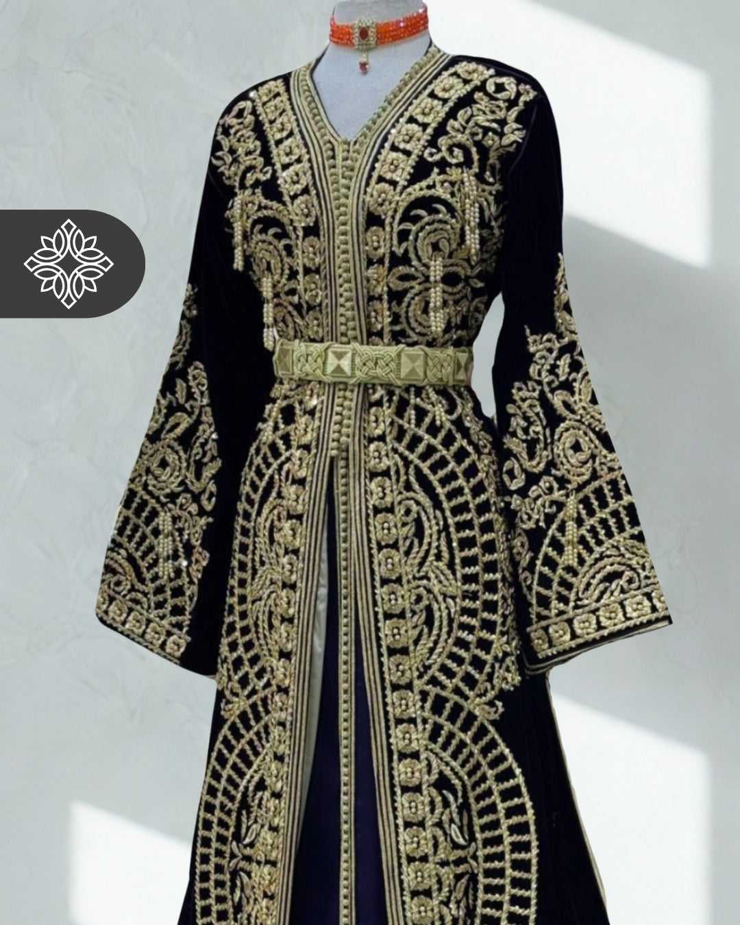 Caftan en velours noir et marine avec broderies dorées Takchita | Robe caftan