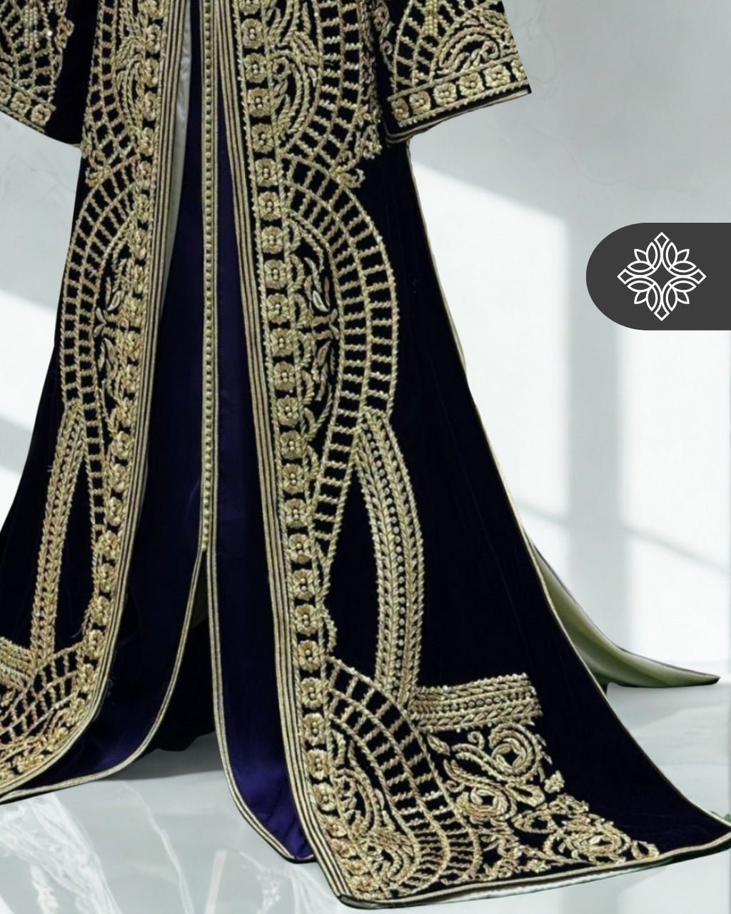 Caftan en velours noir et marine avec broderies dorées Takchita | Robe caftan