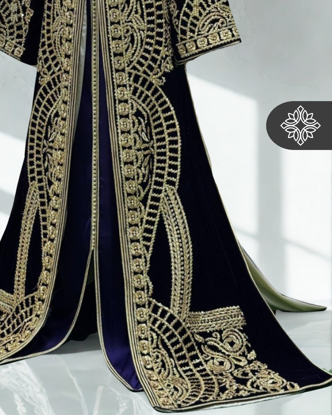 Caftan en velours noir et marine avec broderies dorées Takchita | Robe caftan