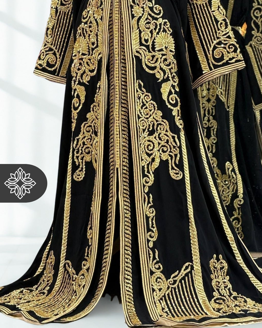 Takchita Noir Minuit et Doré Lourd | Caftan marocain deux pièces de luxe, pièce unique