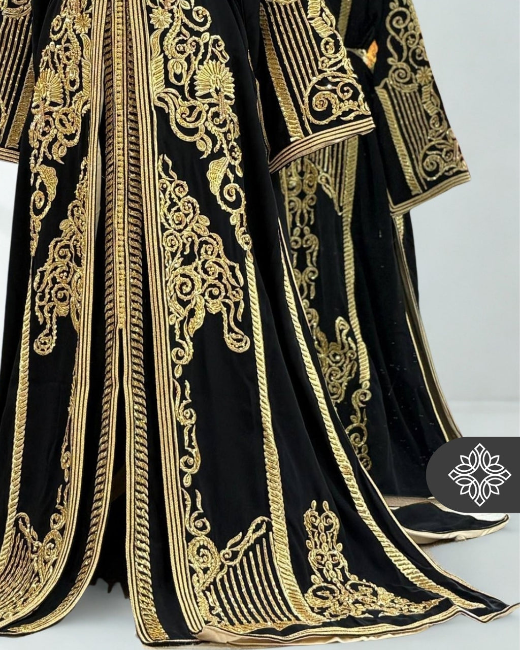 Takchita Noir Minuit et Doré Lourd | Caftan marocain deux pièces de luxe, pièce unique