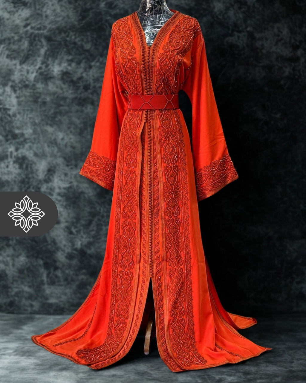Takchita marocaine orange | Caftan deux pièces haute couture | Broderie ton sur ton et détails en pierre