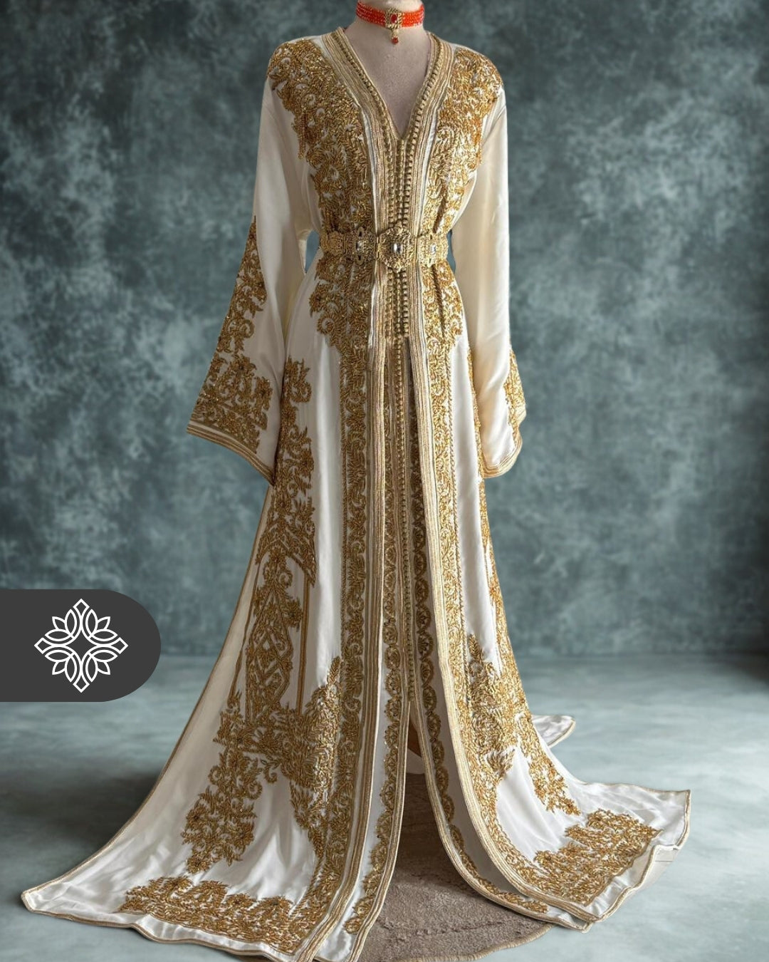 Takchita blanche marocaine de mariée | Caftan deux pièces haute couture pour mariage royal | Broderie dorée traditionnelle