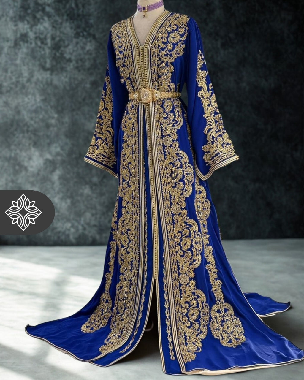 Takchita marocain bleu royal | Broderie royale dorée | Caftan deux pièces de luxe