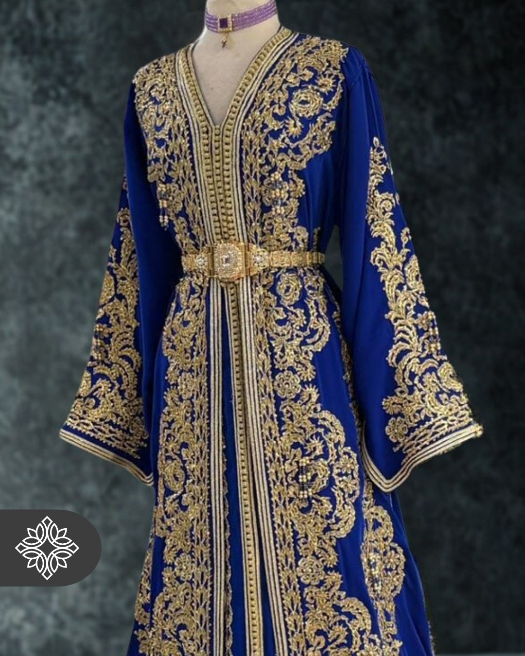 Takchita marocain bleu royal | Broderie royale dorée | Caftan deux pièces de luxe