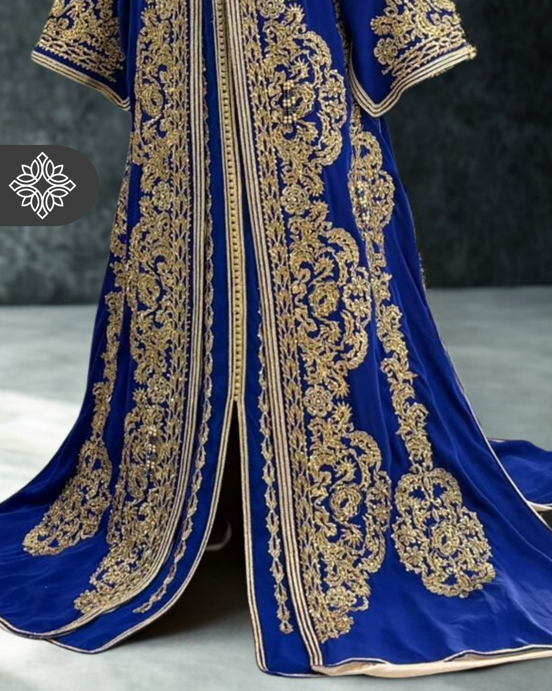 Takchita marocain bleu royal | Broderie royale dorée | Caftan deux pièces de luxe