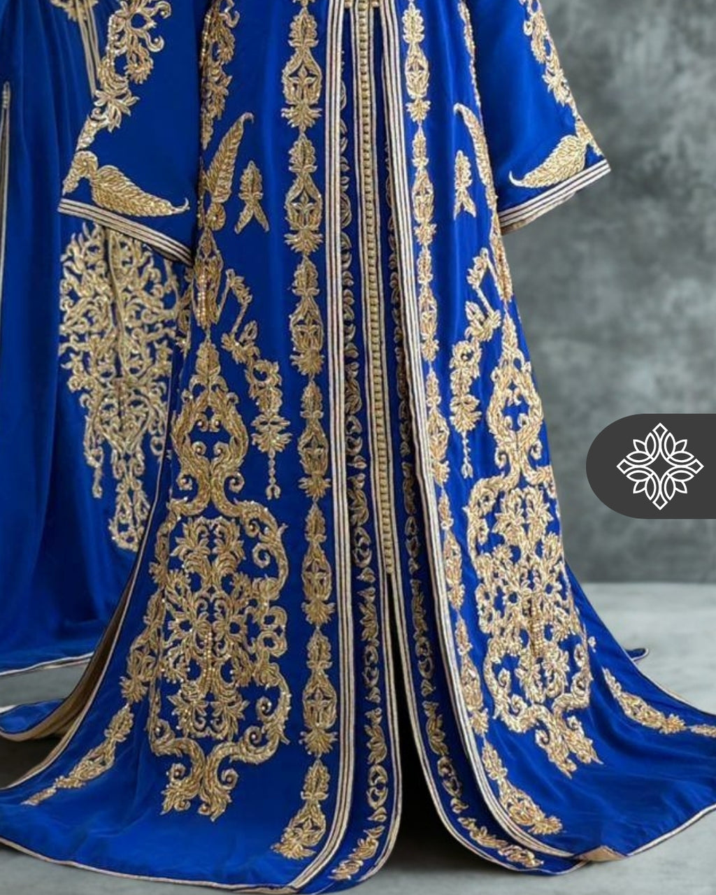 Takchita marocaine bleu royal | Caftan deux pièces haute couture | Broderie ton sur ton dorée