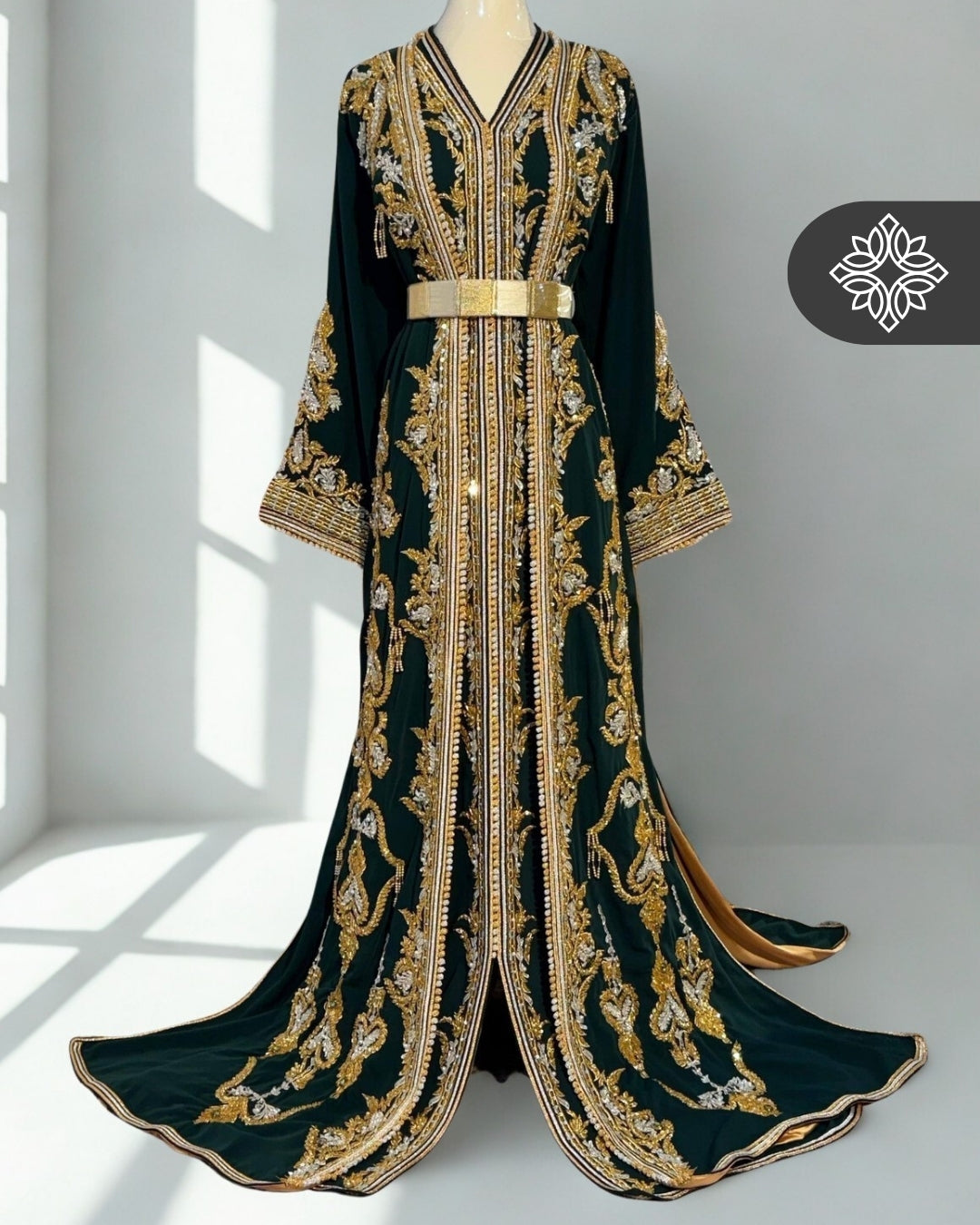 Takchita marocaine de luxe vert royal | Broderie ton sur ton or et argent | Caftan deux pièces