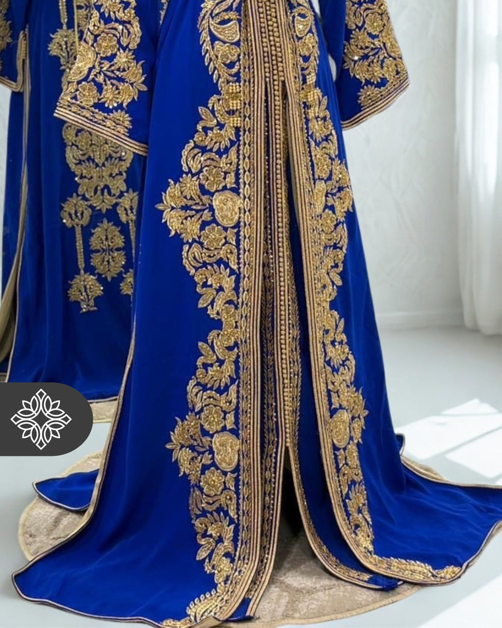 Robe de mariée kaftan deux pièces bleu roi | Broderie dorée à la main | Takchita marocaine