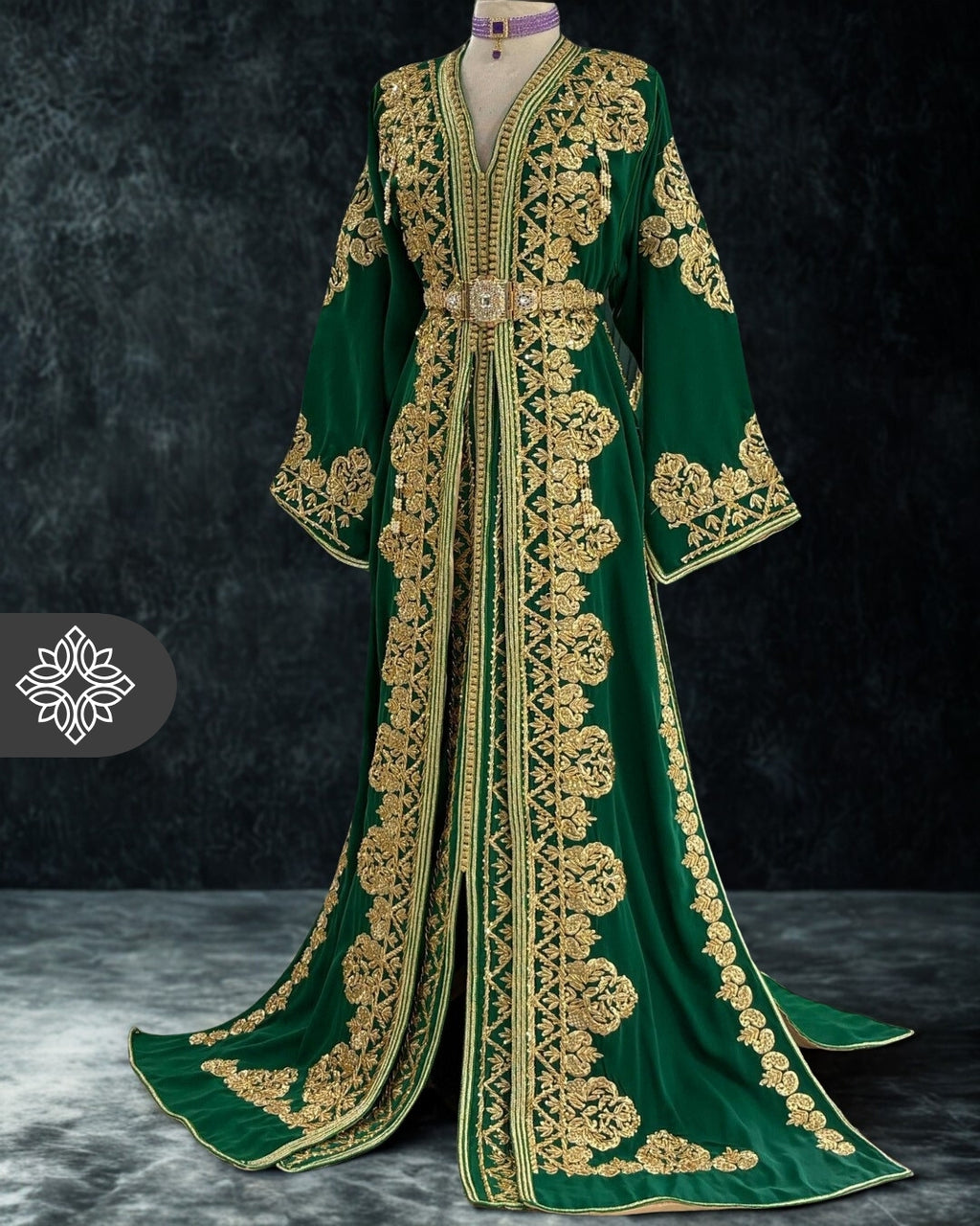 Takchita marocaine de luxe vert royal | Broderie ton sur ton dorée | Caftan deux pièces