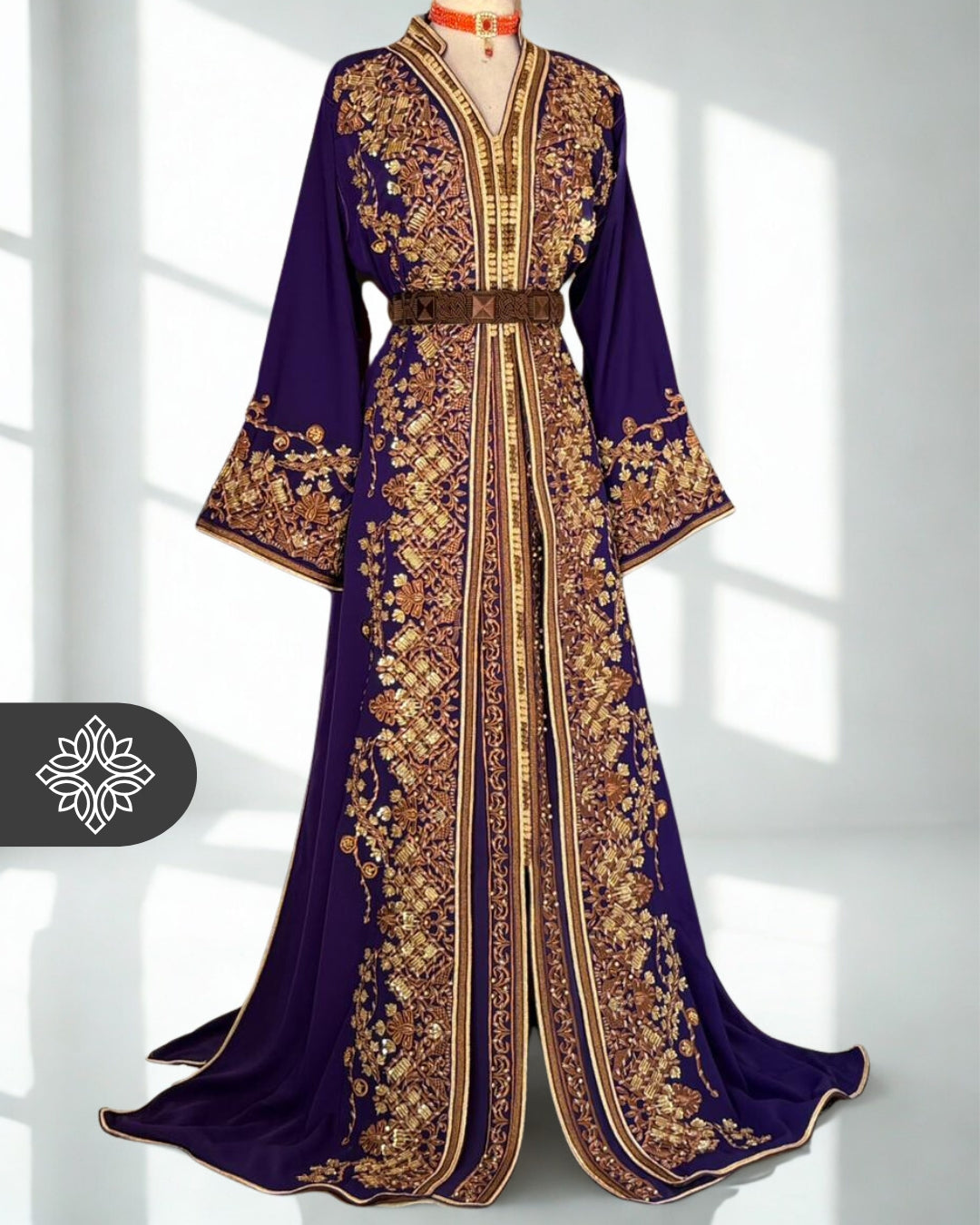 Takchita marocaine bordeaux | Caftan deux pièces en velours luxueux | Broderies dorées et pierres naturelles