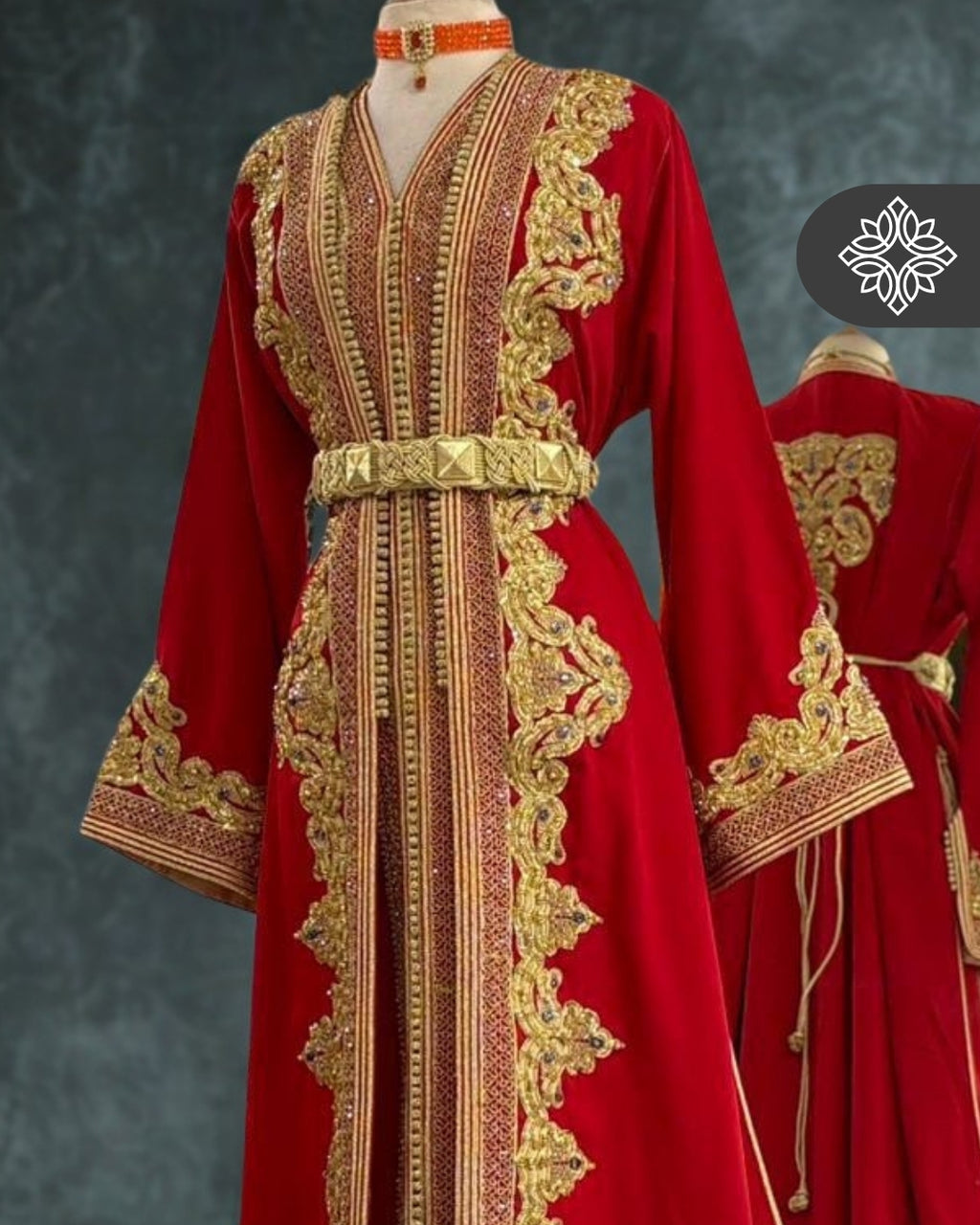 Takchita marocaine rouge royale | Caftan deux pièces haute couture | Broderie ton sur ton dorée et détails en pierres