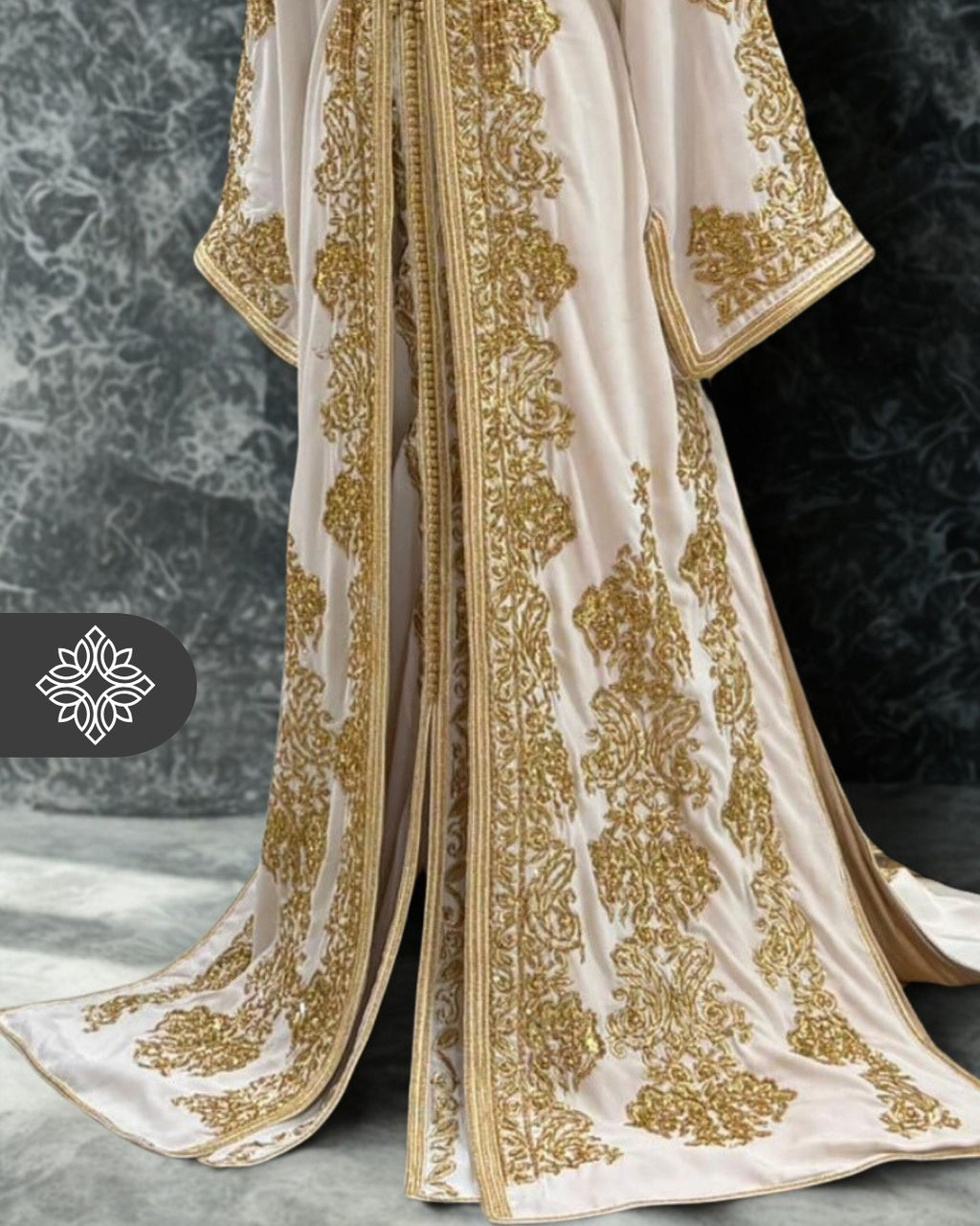 Takchita marocaine blanche royale | Caftan deux pièces haute couture | Broderie ton sur ton dorée et élégance nuptiale