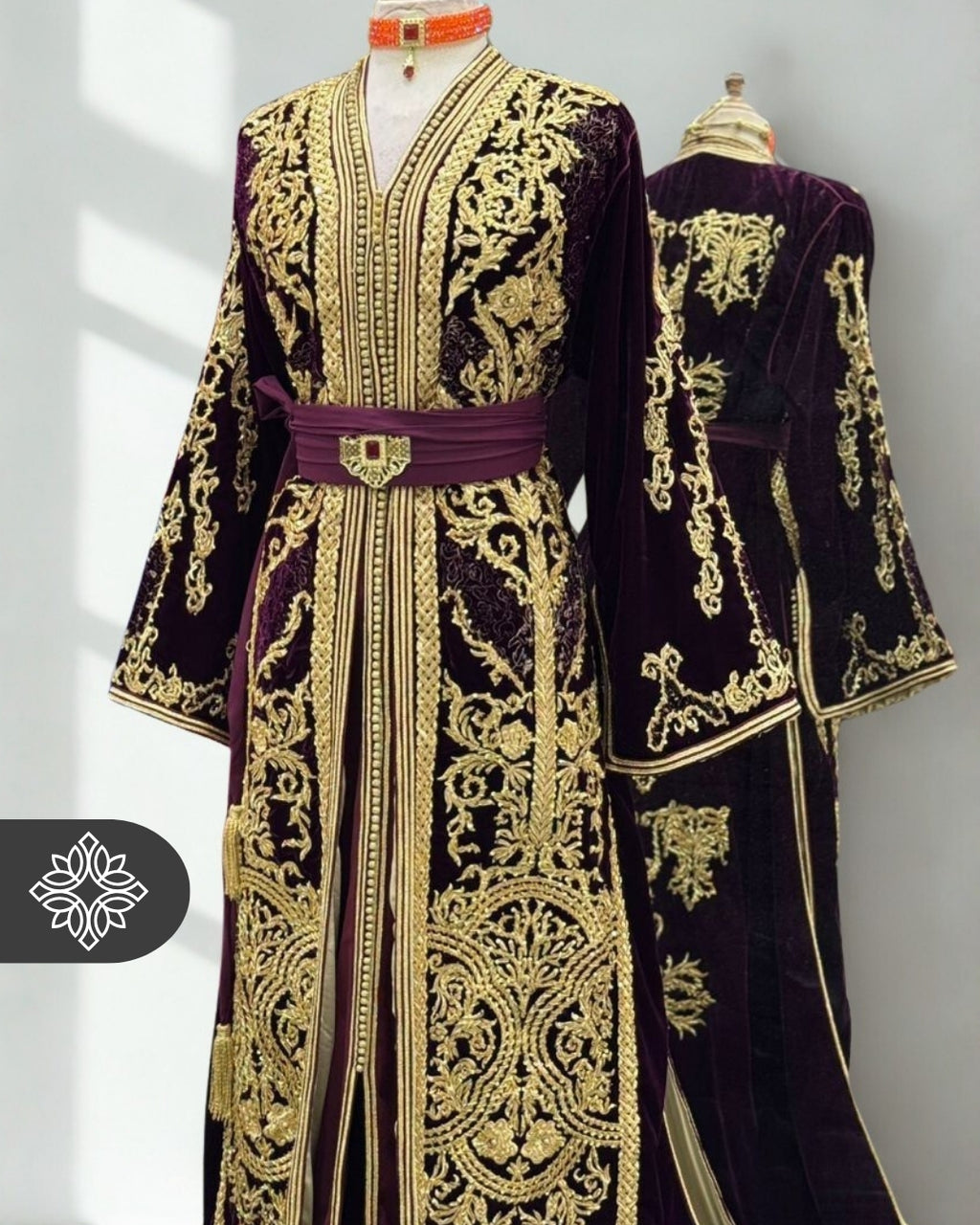 Caftan deux pièces en velours prune avec broderies dorées Takchita | Robe caftan