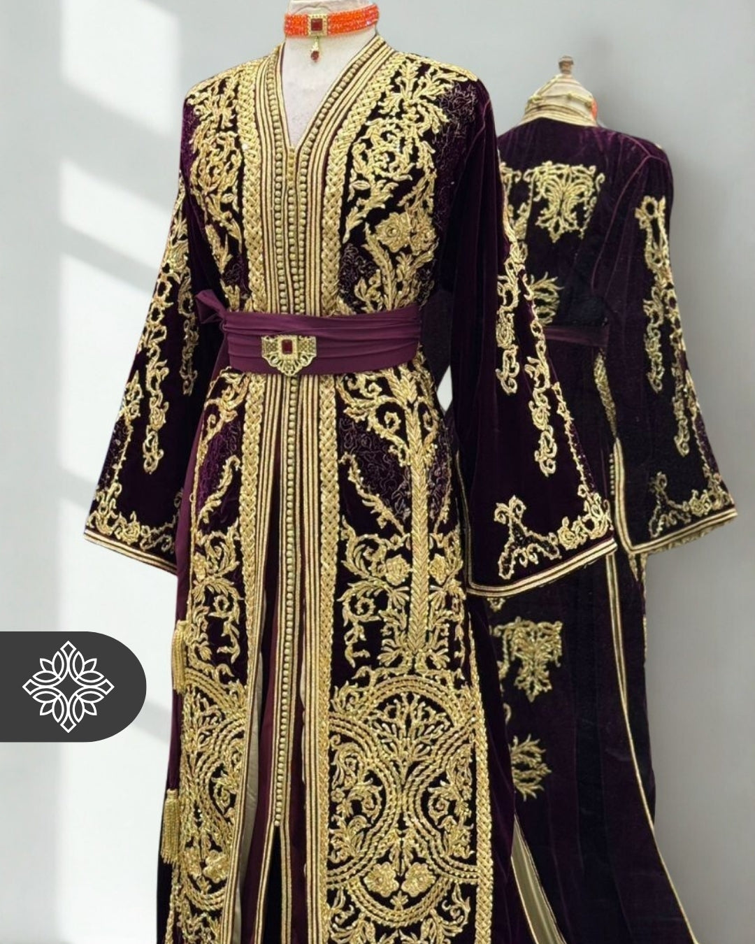 Caftan deux pièces en velours prune avec broderies dorées Takchita | Robe caftan