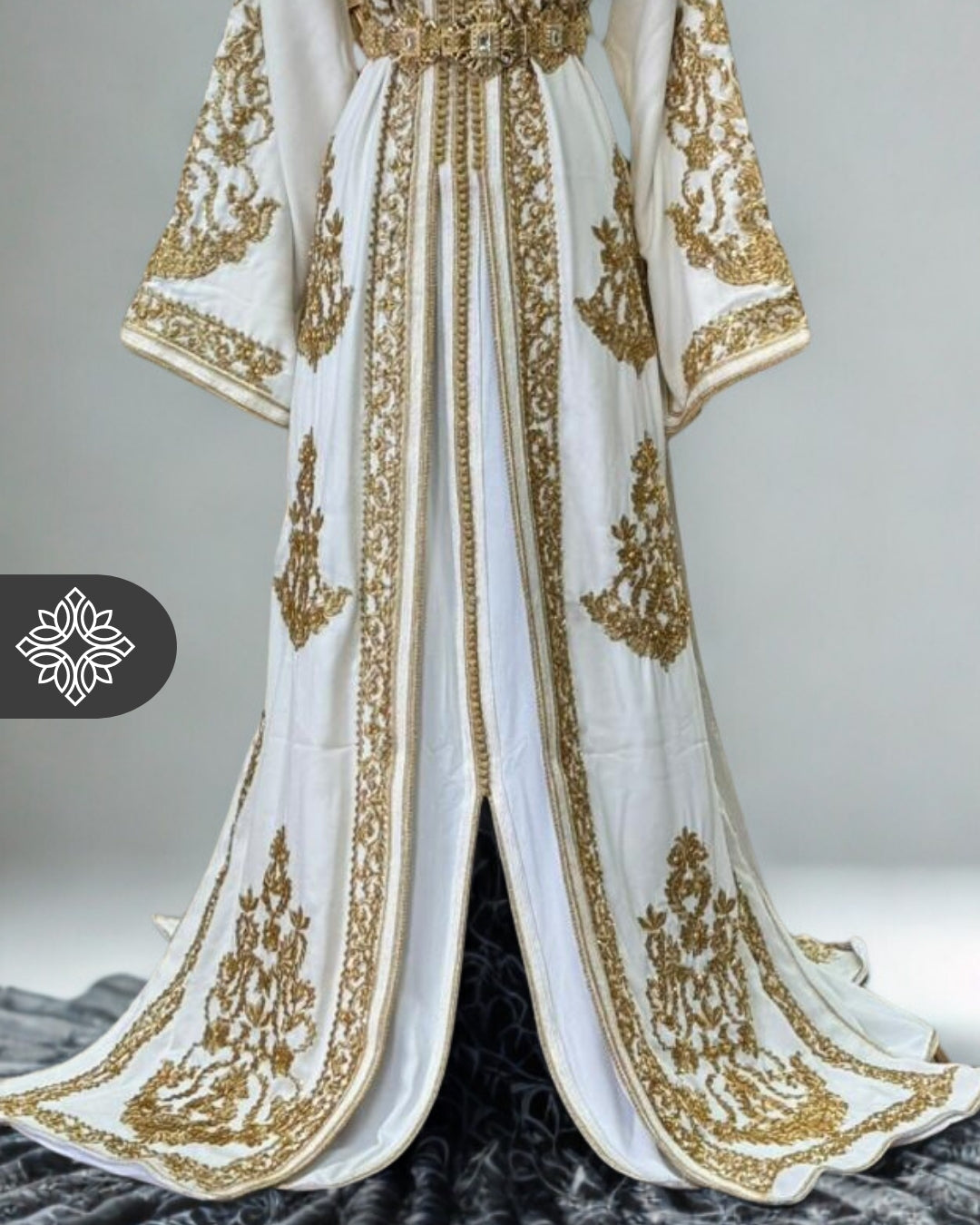 Takchita vert émeraude, héritage marocain | Broderie royale dorée | Caftan deux pièces haute couture
