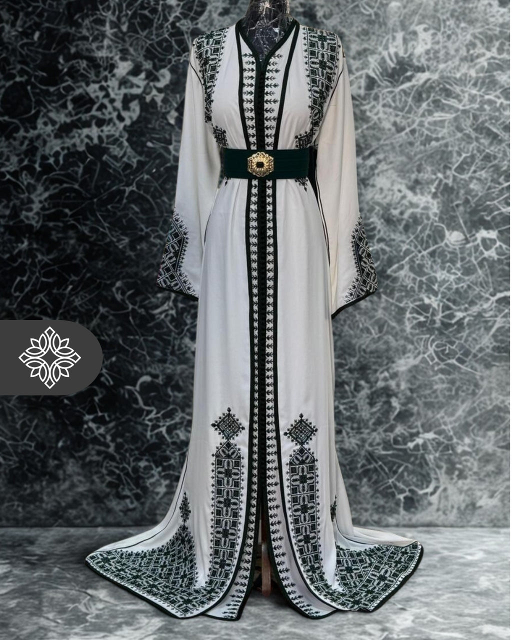 Takchita de mariée marocaine blanche | Caftan deux pièces de luxe | Broderie ton sur ton Rbati vert émeraude profond