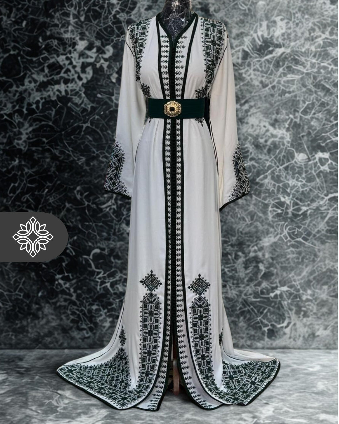 Takchita de mariée marocaine blanche | Caftan deux pièces de luxe | Broderie ton sur ton Rbati vert émeraude profond