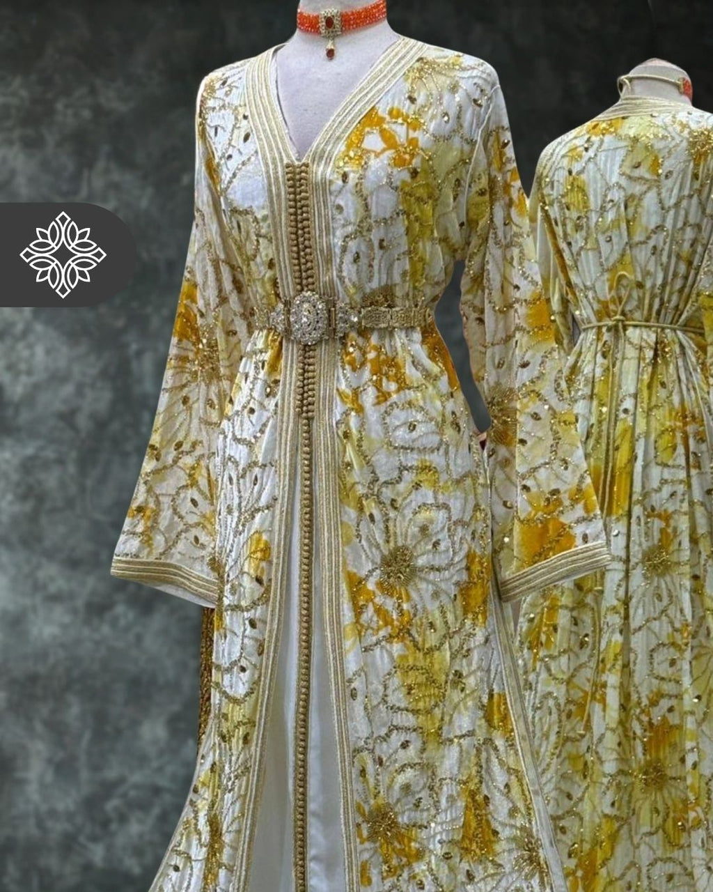 Caftan blanc deux pièces | Broderie dorée à carreaux | Takchita marocain