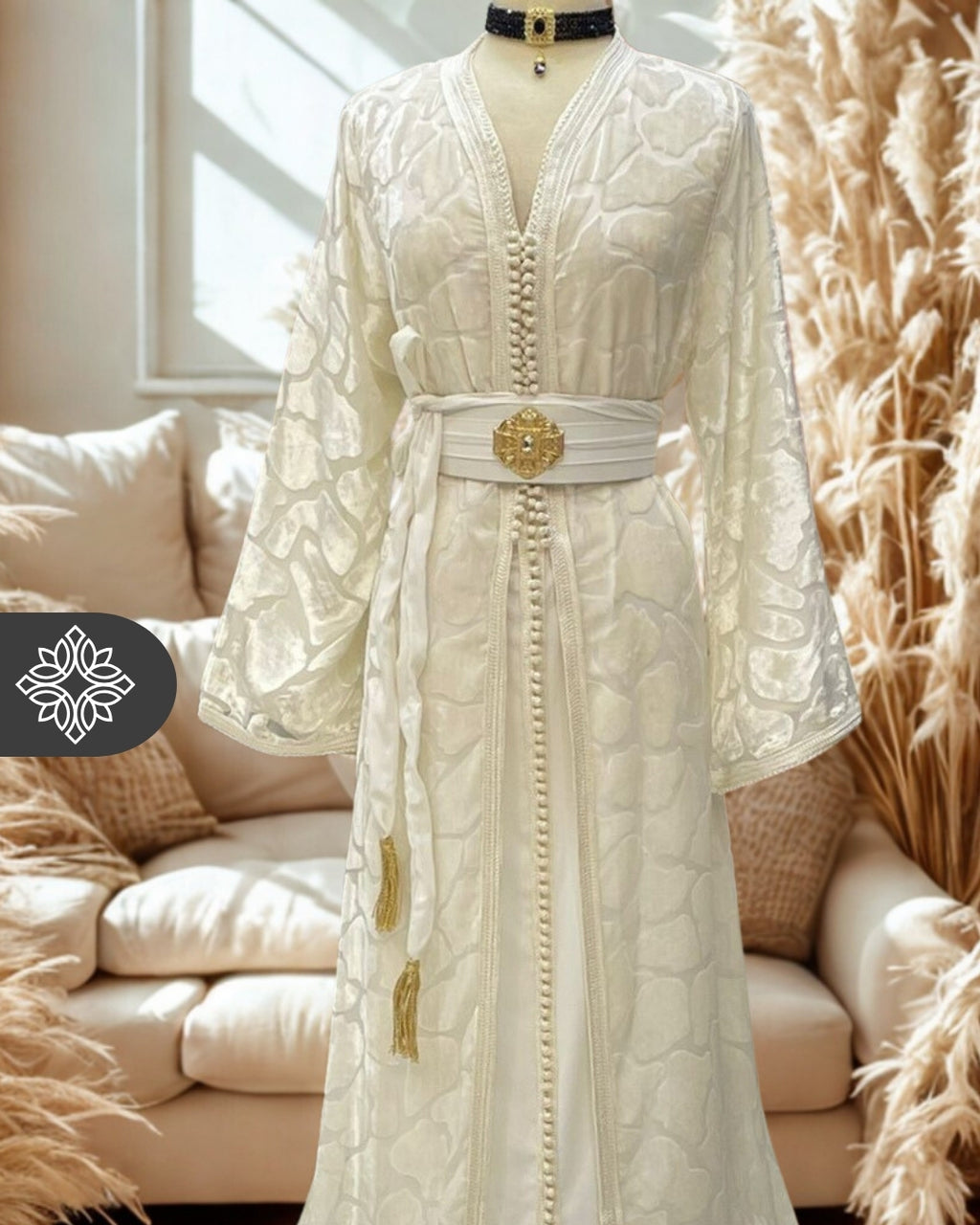 Takchita marocaine deux pièces en velours blanc glacé | Broderie ton sur ton | Caftan de luxe deux pièces